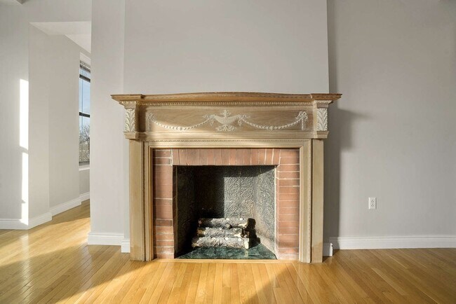 4 Charlesgate E, Unit 405 in Boston, MA - Building Photo - Building Photo