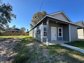 505 Young St in Willis, TX - Building Photo - Building Photo