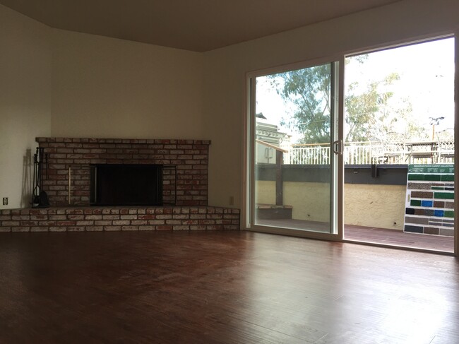 348 Las Flores Dr in San Marcos, CA - Building Photo - Building Photo