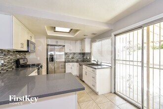 3909 Almondwood Dr in Las Vegas, NV - Foto de edificio - Building Photo