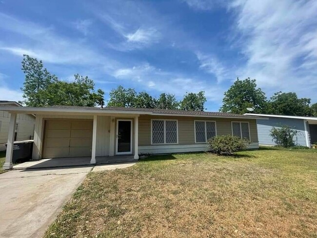property at 1906 Anaqua Ave