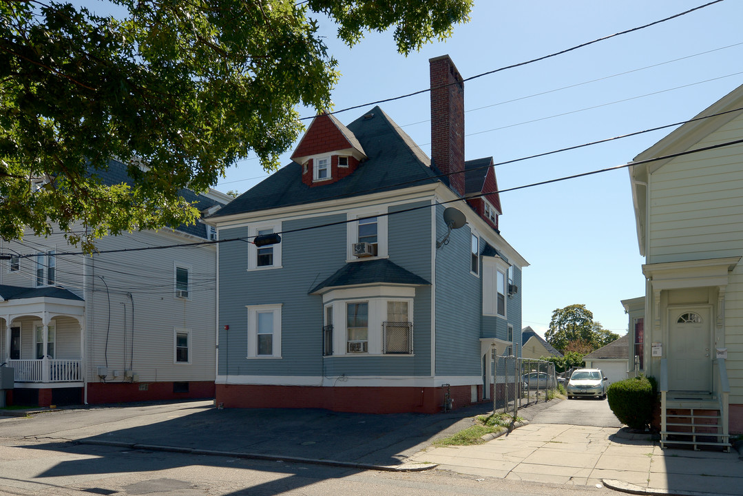 10 Hawthorne St in Providence, RI - Building Photo