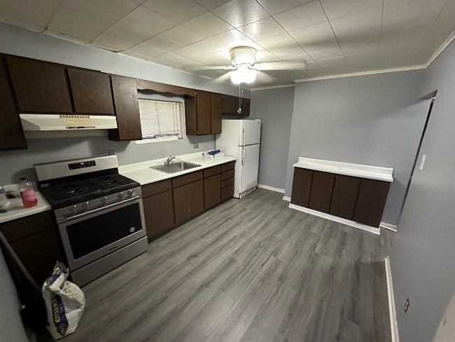 206 Thompson Ave in Donora, PA - Foto de edificio - Building Photo