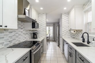 10 Homeward Ln in Natick, MA - Building Photo - Building Photo