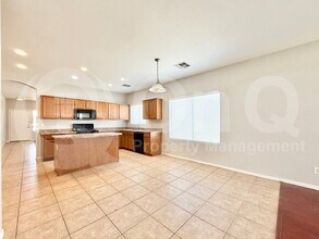 11675 W Monroe St in Avondale, AZ - Foto de edificio - Building Photo
