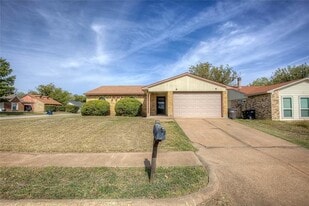 6901 Sandybrook Dr in Fort Worth, TX - Building Photo