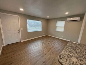 809 S Pierce St in Burnet, TX - Building Photo - Building Photo