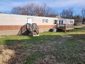9751 Winchester Ave in Bunker Hill, WV - Building Photo