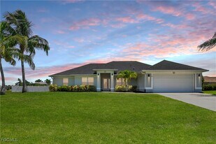 2004 SW 30th St in Cape Coral, FL - Building Photo