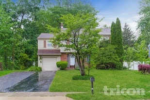 906 Township Line Rd in Plymouth Meeting, PA - Building Photo