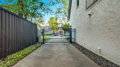 5527 McCommas Blvd in Dallas, TX - Building Photo - Building Photo