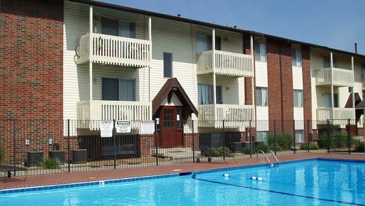 Broadway Apartments in Columbia, MO - Building Photo