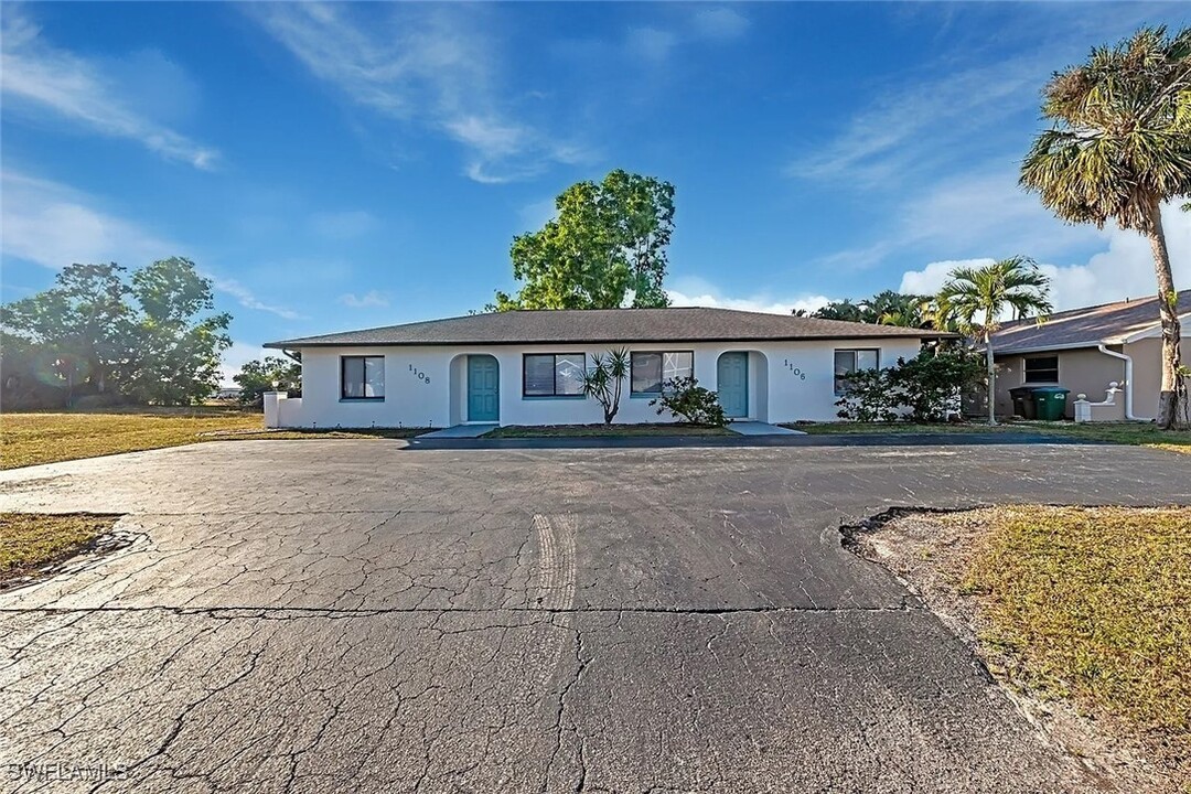 1106-1108 SE 8th Terrace in Cape Coral, FL - Foto de edificio