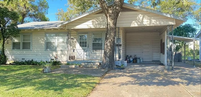 property at 920 Fannin Loop