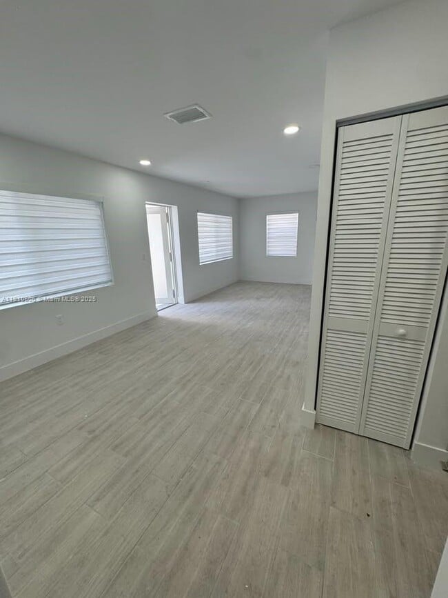 1670 SW 11th Ter in Miami, FL - Building Photo - Building Photo