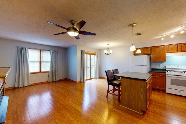 492 S Peace Rd in Sycamore, IL - Building Photo - Building Photo