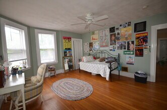 234 Cypress St, Unit 1 in Brookline, MA - Foto de edificio - Building Photo