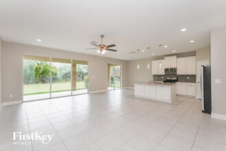 7512 Lantern Park Ave in Apollo Beach, FL - Building Photo - Building Photo