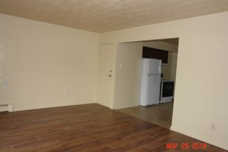 6007 Oran Ave-Unit -3 in Kalamazoo, MI - Foto de edificio - Building Photo