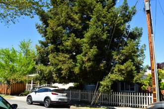 1113 Oliver St in Redwood City, CA - Building Photo - Building Photo