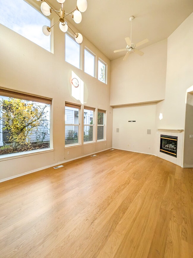 2407 NE Mocha Way in Hillsboro, OR - Foto de edificio - Building Photo