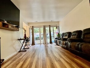 9705 Kings Crown Ct, Unit 1 in Fairfax, VA - Foto de edificio - Building Photo