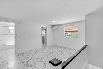 54 NW 62nd St in Miami, FL - Foto de edificio - Building Photo