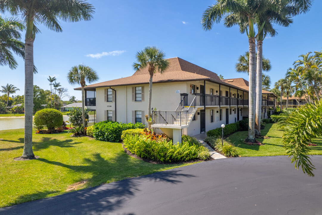 Fairway Pines Condominiums in Bonita Springs, FL - Building Photo