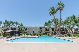 Tamarus Park Apartments in Las Vegas, NV - Foto de edificio - Building Photo