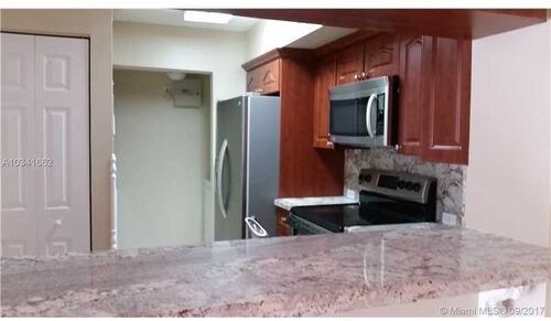 577 SW 111th Ln-Unit -3F in Pembroke Pines, FL - Building Photo - Building Photo