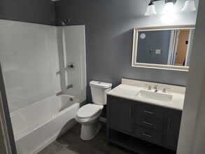 604 Zoe Cir, Unit 604 A in Monroe, LA - Foto de edificio - Building Photo