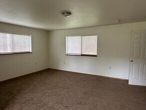 4290 Lake Shore Dr in Selma, OR - Building Photo - Building Photo