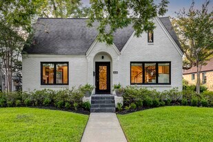 3028 Georgetown St in Houston, TX - Building Photo