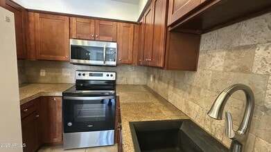 1320 E Vista Ave in Phoenix, AZ - Building Photo - Building Photo