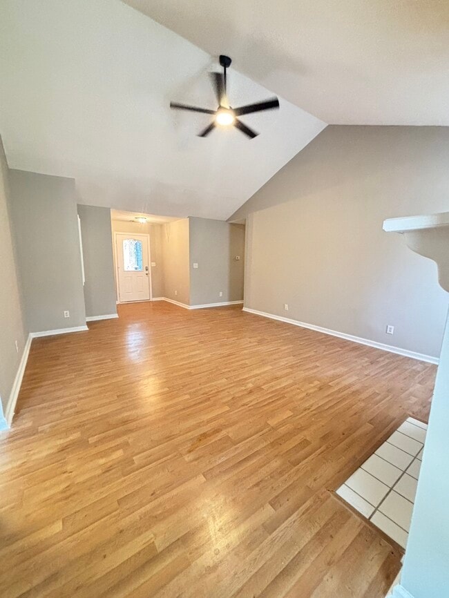 180 Saint James Pl in Sharpsburg, GA - Foto de edificio - Building Photo