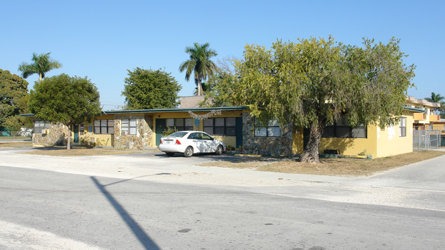 183 NW 9th St in Homestead, FL - Foto de edificio - Building Photo