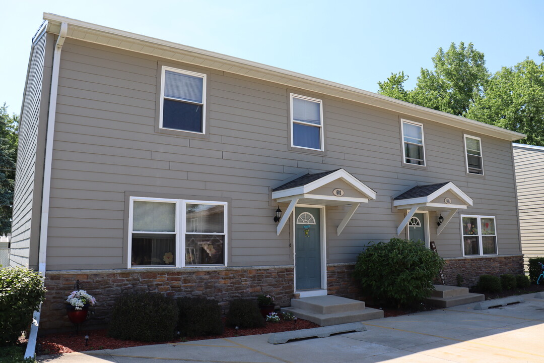 Sterling Townhomes in Sterling, IL - Building Photo