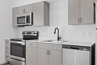 East Line Apartments - Live on Main Street in Chattanooga, TN - Building Photo - Building Photo