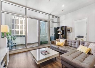 3810 Wilshire Blvd, Unit 1104 in Los Angeles, CA - Foto de edificio - Building Photo