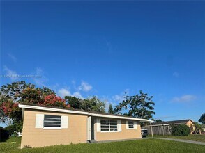622 Plymouth St in Melbourne, FL - Building Photo - Building Photo