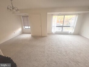 8865 Roll Right Ct in Columbia, MD - Building Photo - Building Photo