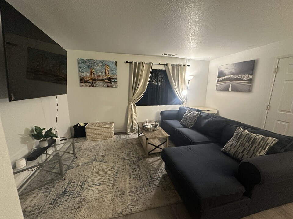 1503 El Monte Ave, Unit 1 in Sacramento, CA - Building Photo