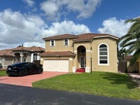 16343 SW 95th Ln in Miami, FL - Foto de edificio - Building Photo