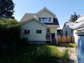 411 5th Ave NW in Puyallup, WA - Foto de edificio - Building Photo