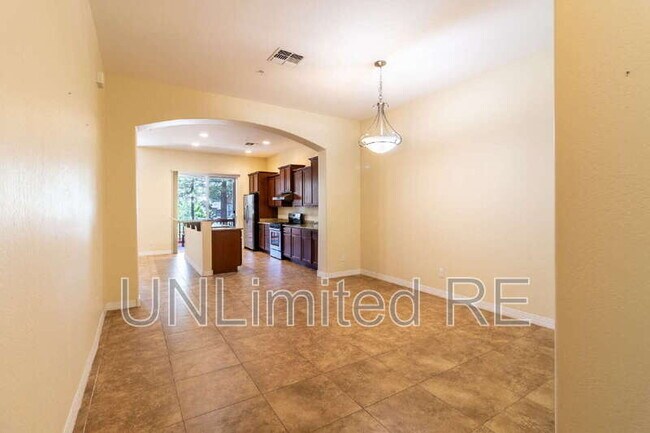 3247 Merryvale Ln in Flagstaff, AZ - Foto de edificio - Building Photo