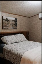 134 Co Rd 743 in Buna, TX - Building Photo - Building Photo