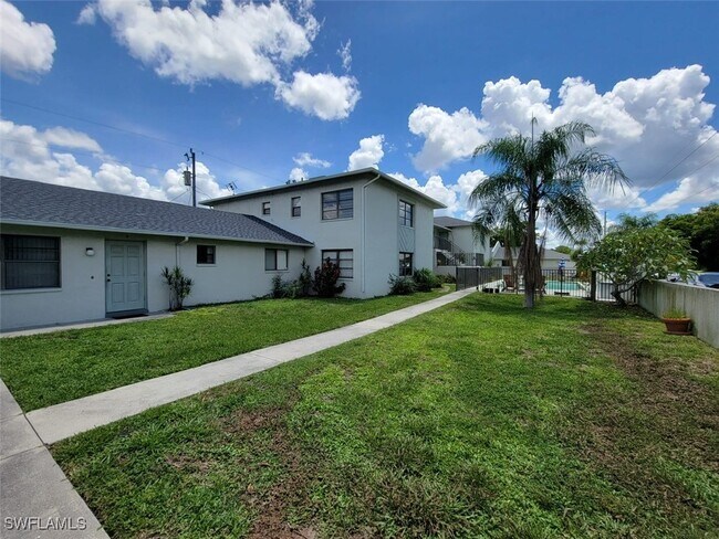 919 SE 8th Terrace in Cape Coral, FL - Building Photo - Building Photo
