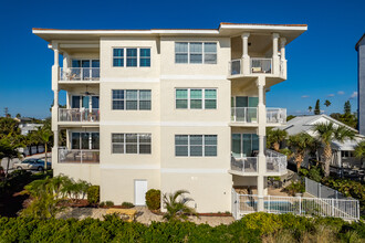 Arrow Apartments in Madeira Beach, FL - Building Photo - Building Photo