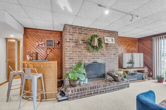 2028 Upper Lake Dr in Reston, VA - Building Photo - Building Photo