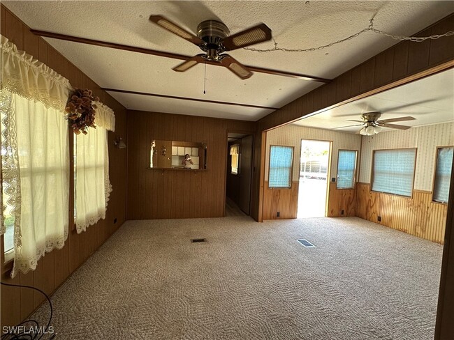 property at 140 Lamplighter Ln